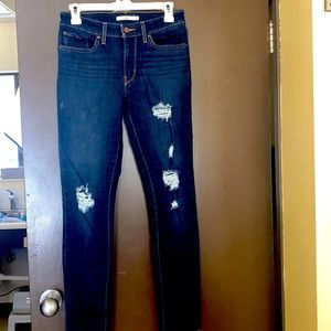 Levi’s 711 distressed skinny jeans -dark wash!